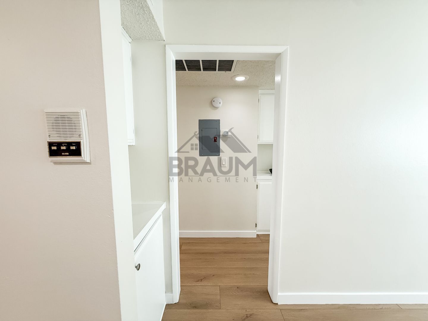 Building Photo - 13347 Victory Blvd