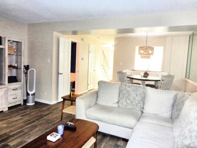 Building Photo - Lynnhaven Shores