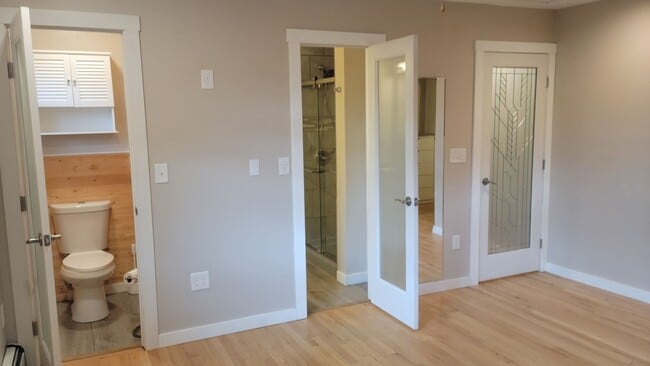 Building Photo - 3 Bed, 3 Bath with Downstairs Kitchenette ...