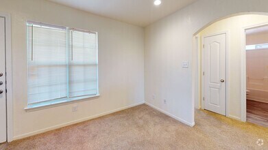 Building Photo - ALL TILE HOUSE MINUTES AWAY FROM FORT HOOD!