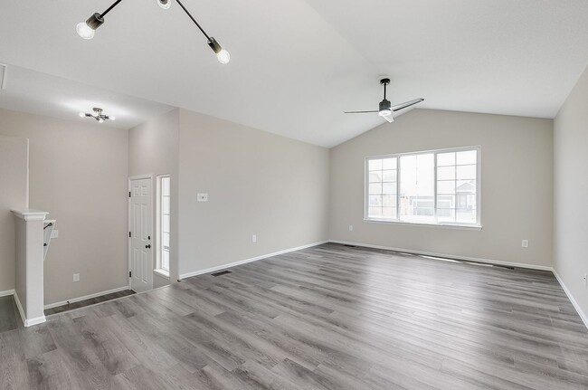 Building Photo - Totally Updated 3 Bedroom 4 Bath home