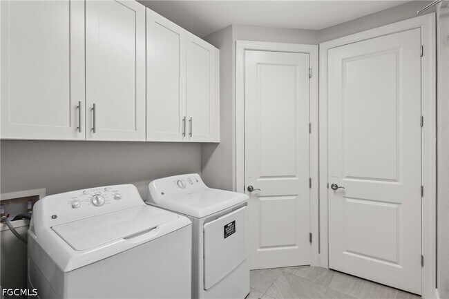 Building Photo - 9657 Montelanico Loop