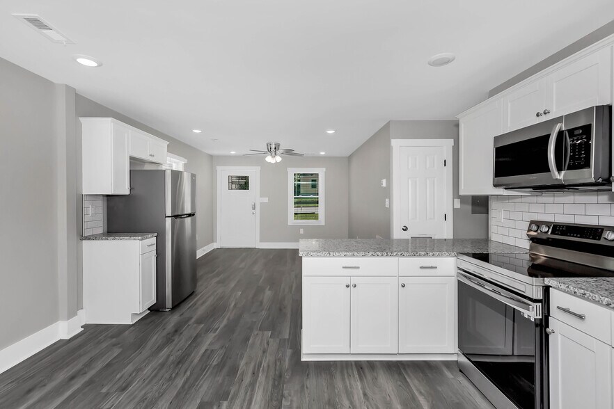 Building Photo - 908 Fairway Dr NW