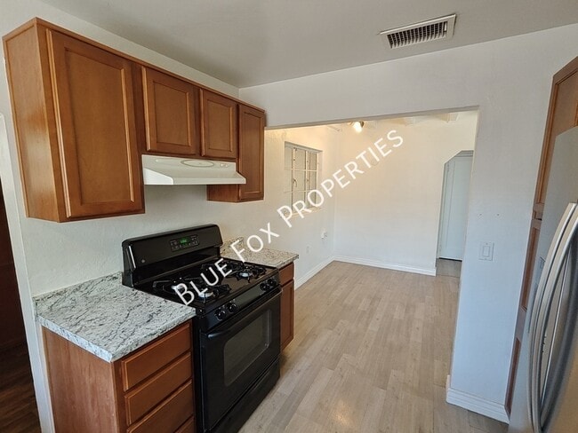 Building Photo - 2233 N Isabel Blvd