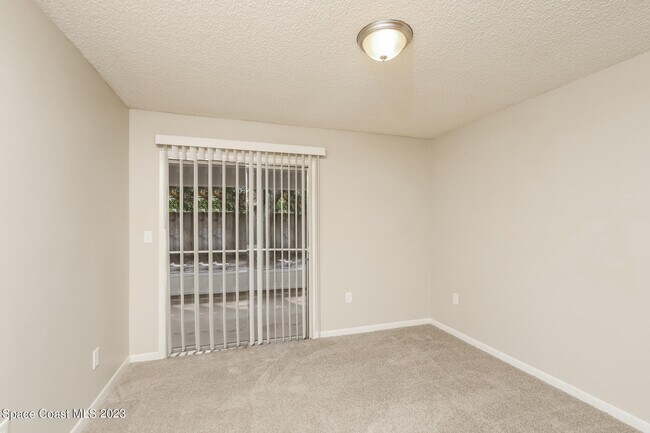 Building Photo - 865 Pine Wood Ave