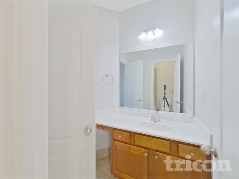 Building Photo - 3620 Little Spring Dr