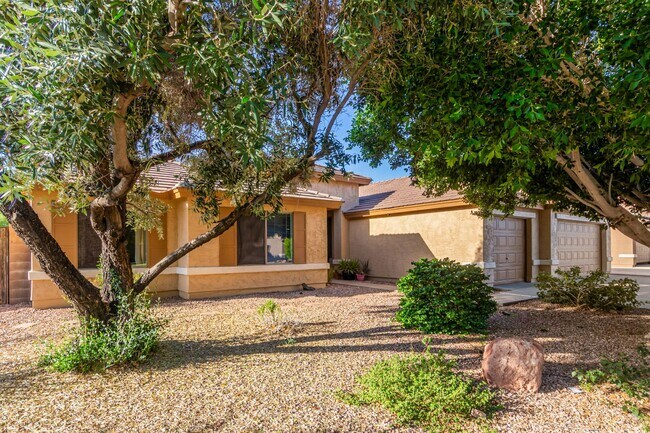 Building Photo - Spectacular 5 bdrm Home, OFFERS SOLAR ELECTRIC!