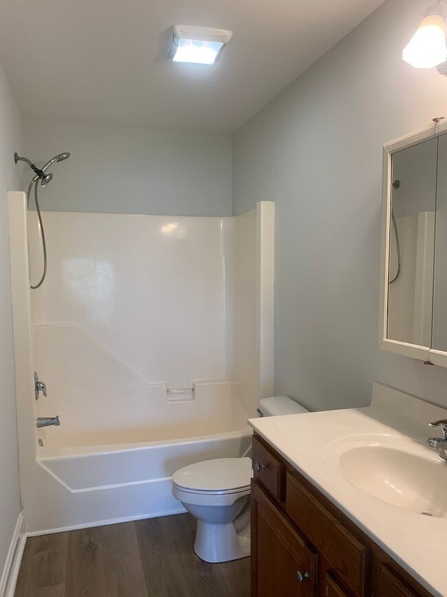 Building Photo - 2 Bedroom 1.5 Bath Townhome in Pleasant Gr...