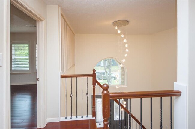 Building Photo - 738 Plainwood Dr