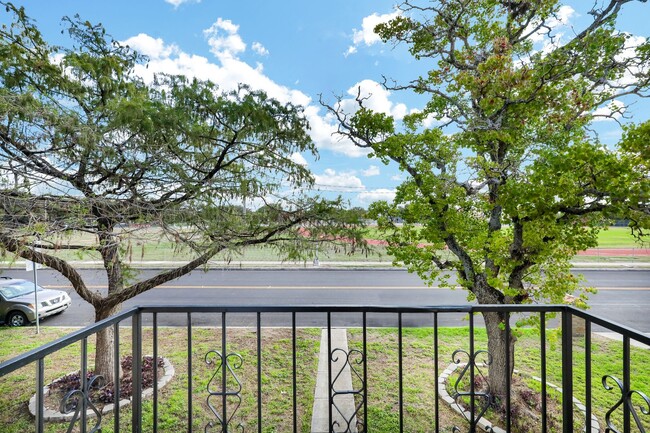Building Photo - 11003 Mt Boracho Dr