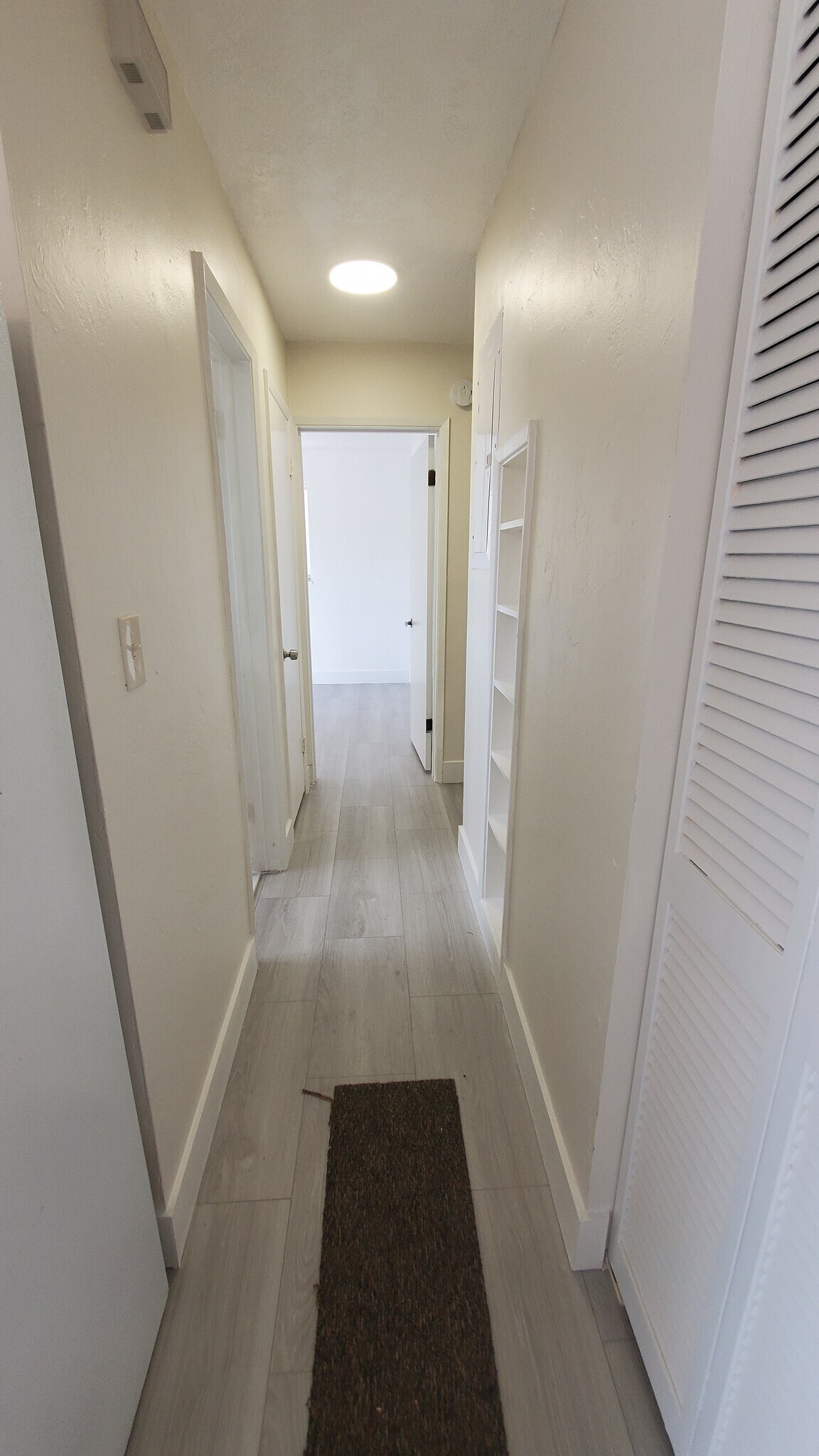 Hallway - 4140 NE 3rd Ave