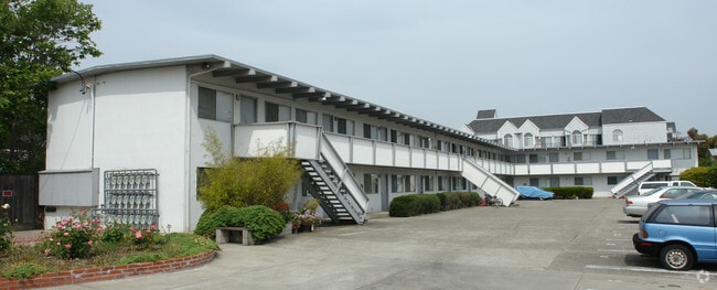 Primary Photo - Donal Park Apartments