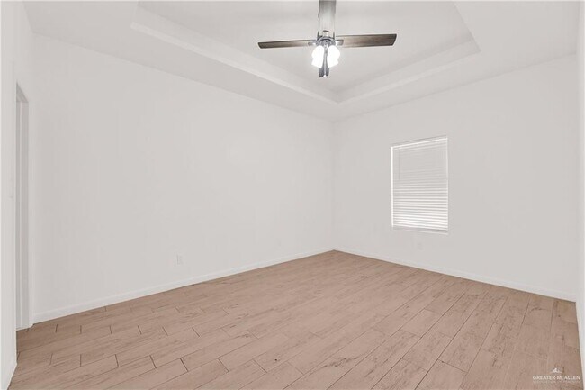 Building Photo - 10 Larkspur Ave
