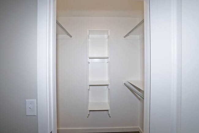 Building Photo - 6904 Athens St