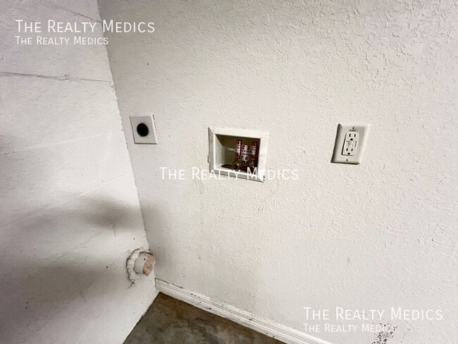 Building Photo - 53 Maple Dr