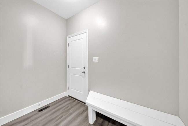 Building Photo - 15401 Adelay Ct