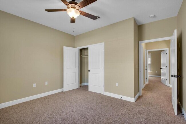 Building Photo - Charming, Pet-Friendly 4-Bedroom Oasis in Fort Walton Beach – Lawn Service Included!