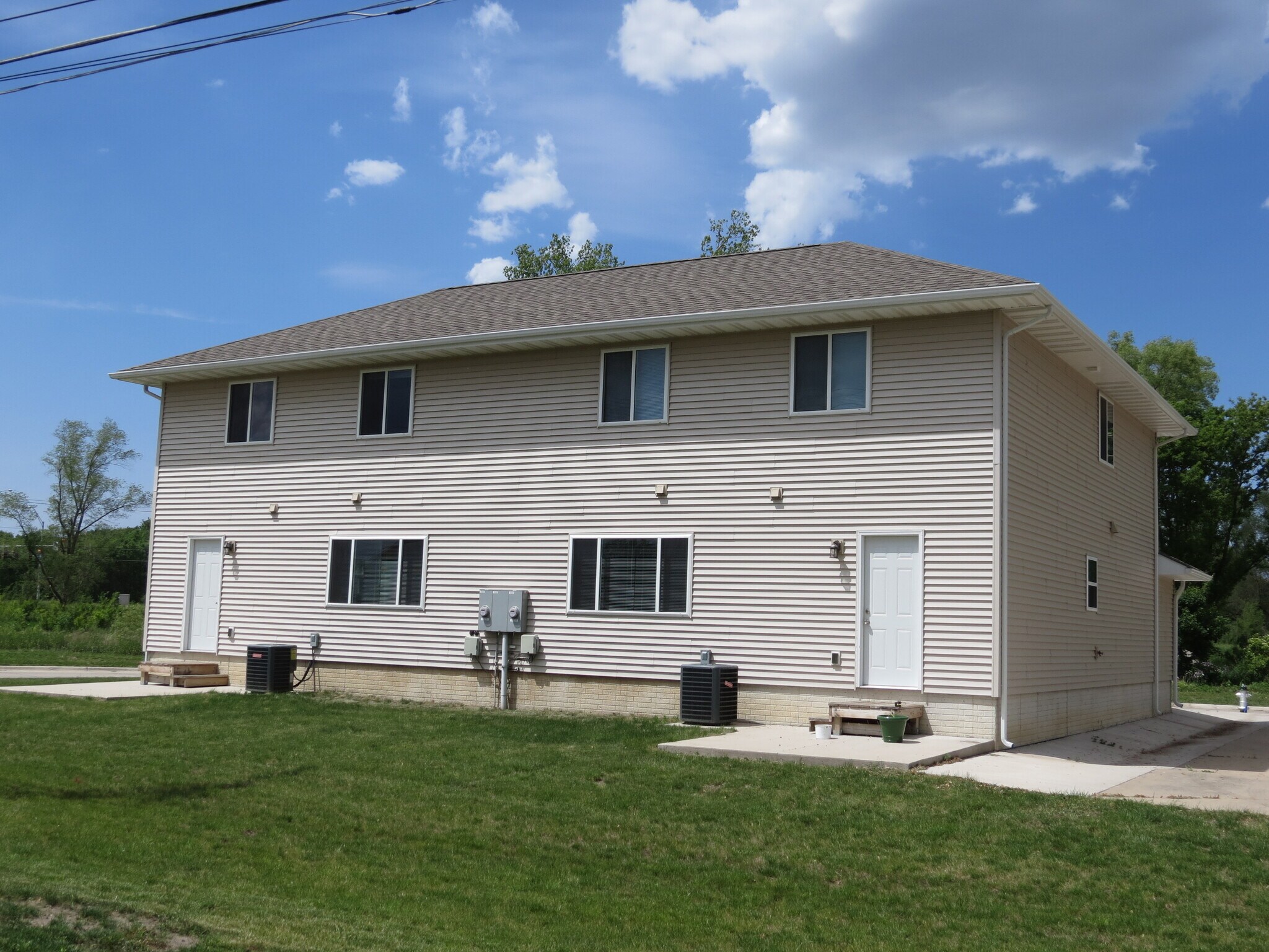 Building Photo - 1526 Starview Dr
