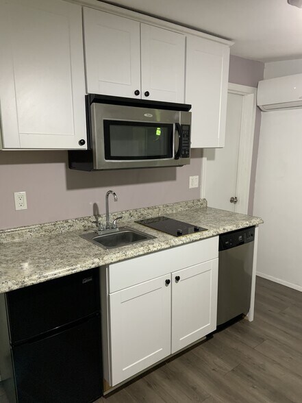 Building Photo - 4720 SE 52nd Ave