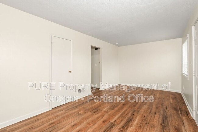 Building Photo - 6924 N Amherst St