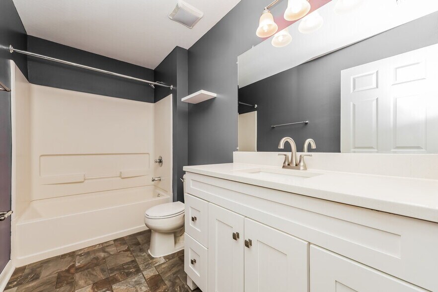 Building Photo - 7406 Bridgeview Dr