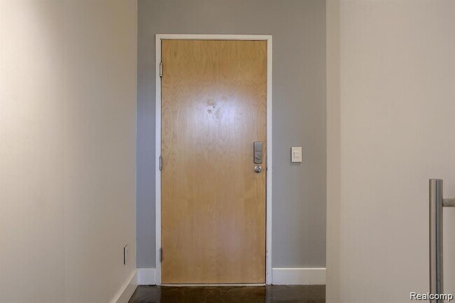 Building Photo - 6533 E Jefferson Ave