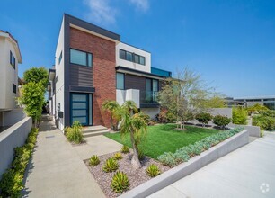 Building Photo - Modern Manhattan Beach Townhome!