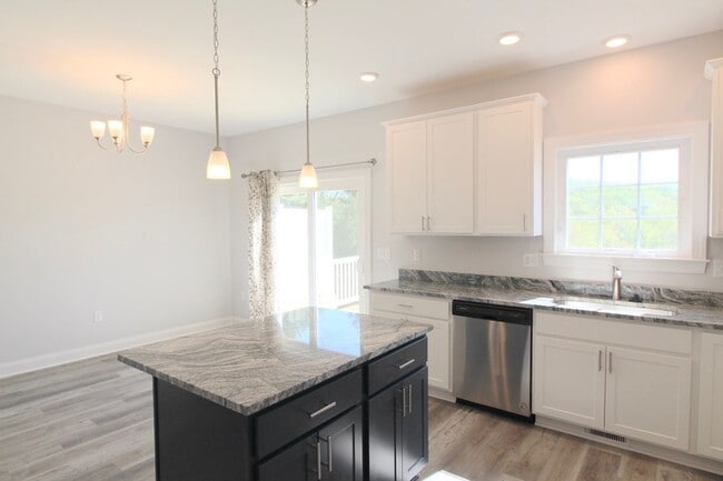 Building Photo - Stylish and Spacious Townhome Near Sentara...