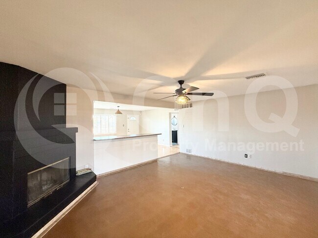 Building Photo - 2127 W San Miguel Ave