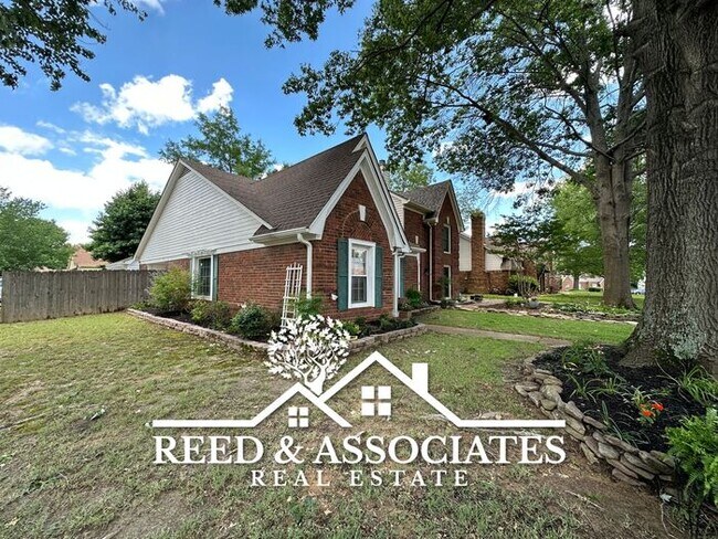 Building Photo - Collierville Townhouse Located on Corner Lot!