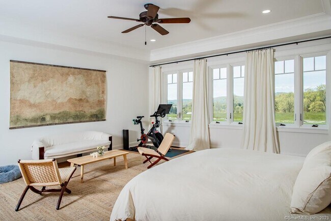 Building Photo - 121 Quaker Hill Rd