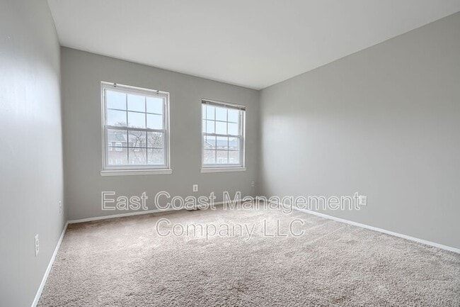 Building Photo - 12 Perryfalls Pl