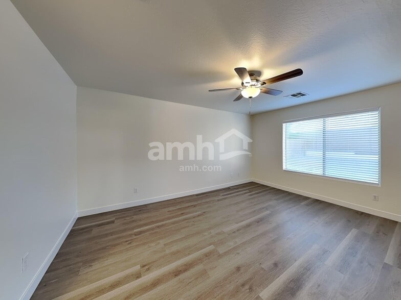 Building Photo - 12730 W Catalina Dr