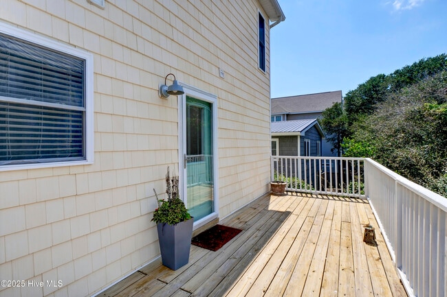 Building Photo - 1401 S Shore Dr