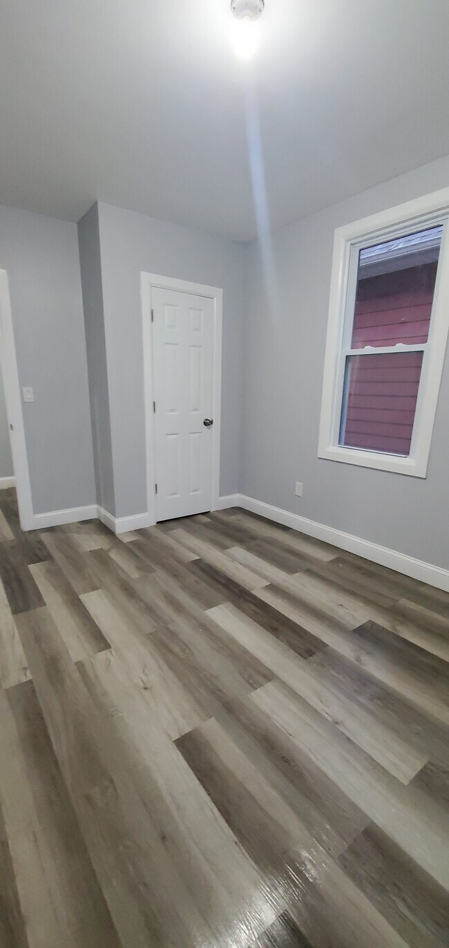 Building Photo - 47 Winter Ave