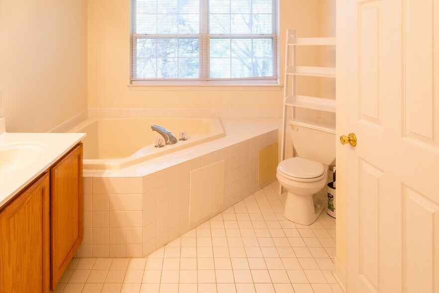 Building Photo - 6044 Blue Point Ct