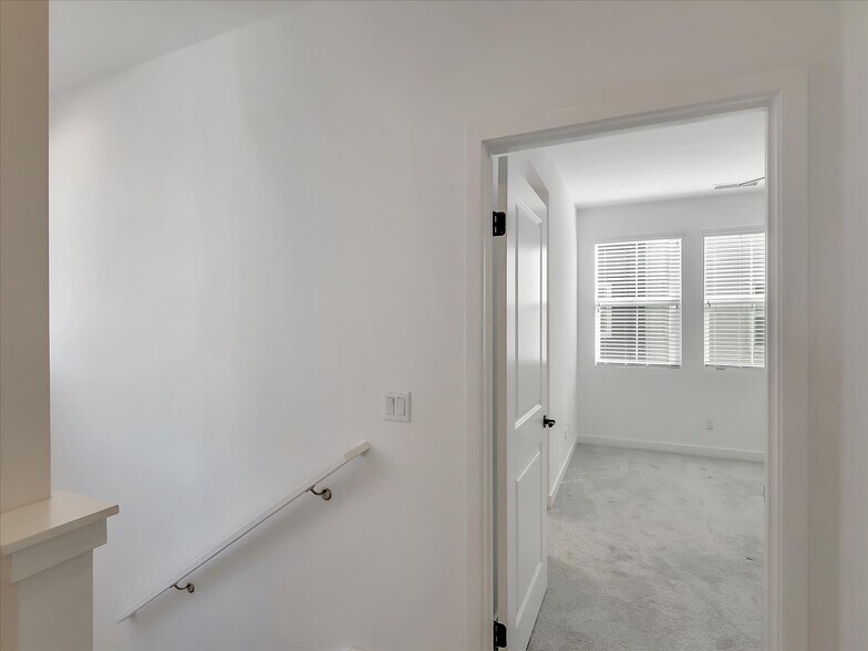 Building Photo - 1452 N Harbor Blvd