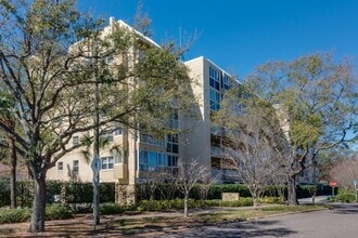 Building Photo - 160 Columbia Dr