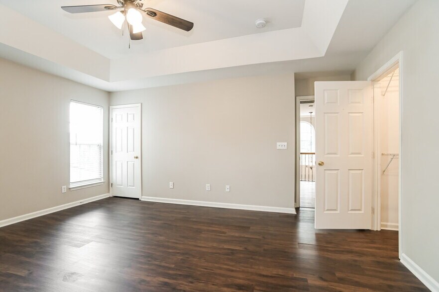 Building Photo - 6833 Tanners Creek Dr