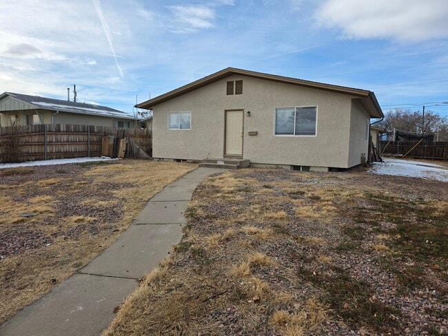 Building Photo - 3001 Azalea St