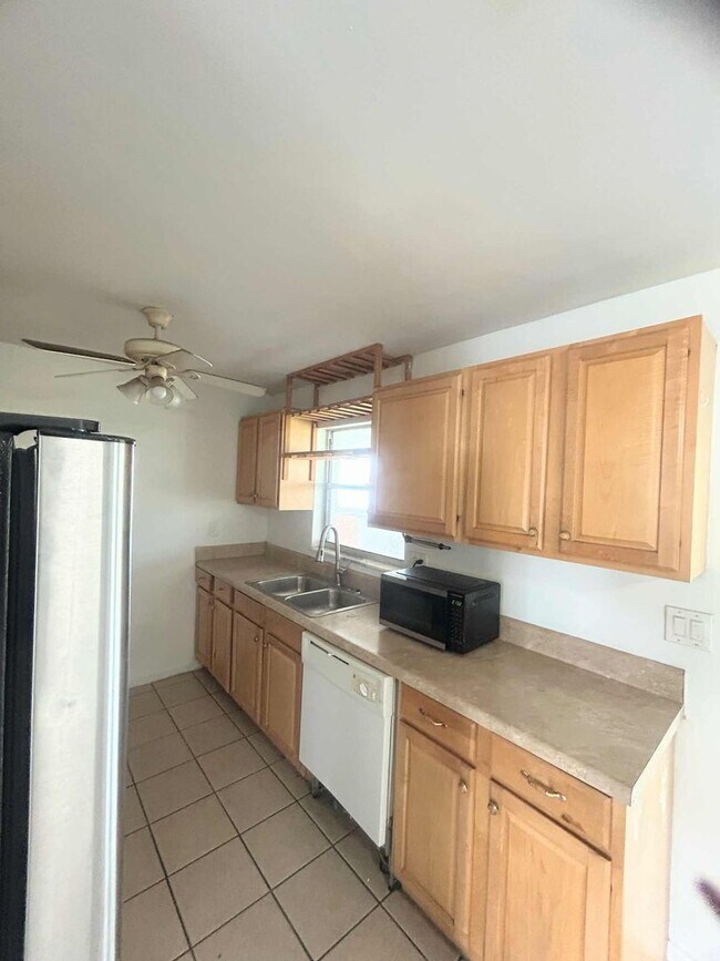 Building Photo - 4 Bedroom Cape Coral