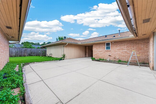 Building Photo - 4002 Mischire Dr