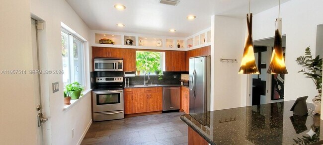 Building Photo - 875 NE 130th St