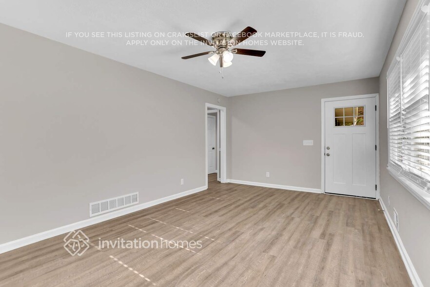 Building Photo - 2367 Fox Dr
