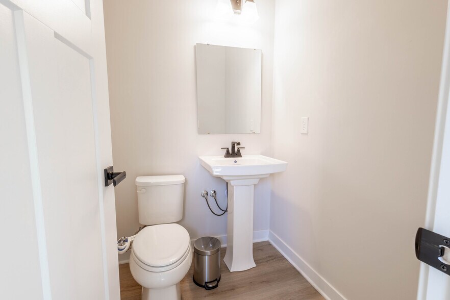 Building Photo - 6800 Frey Ln