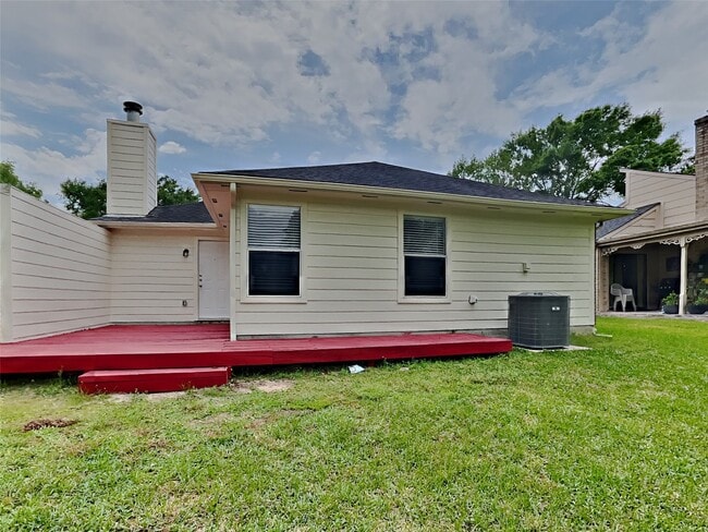 Building Photo - 20110 18th Fairway Dr