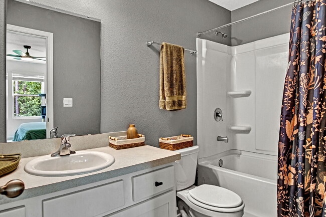 Building Photo - 2 bedroom 2.5 townhome in St. Johns for rent.