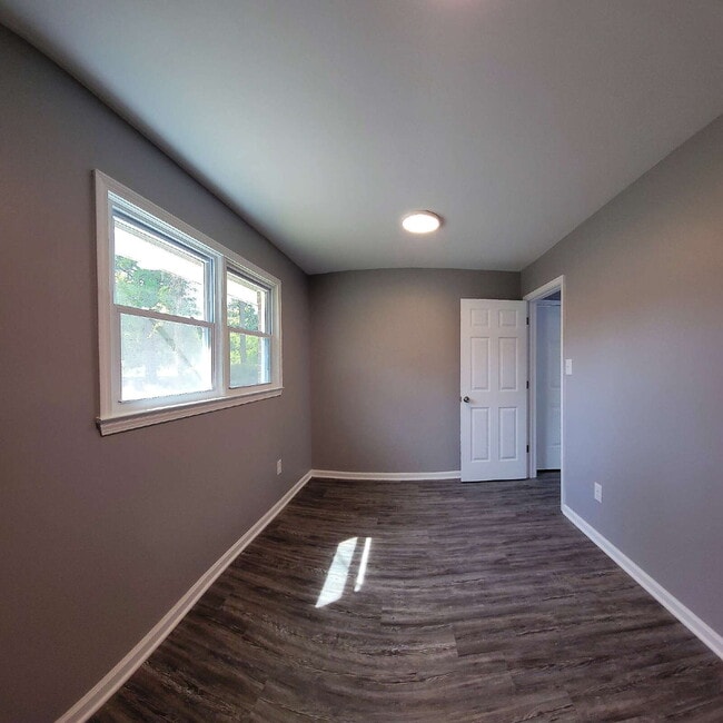 Building Photo - Spacious 3 Bedroom Home in District 6 – Re...