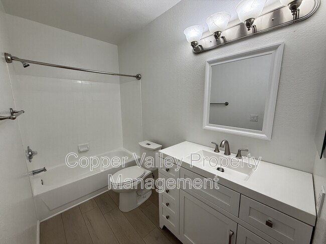 Building Photo - 4925 E Desert Cove Ave