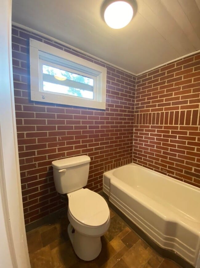 Building Photo - 1006 Patterson St